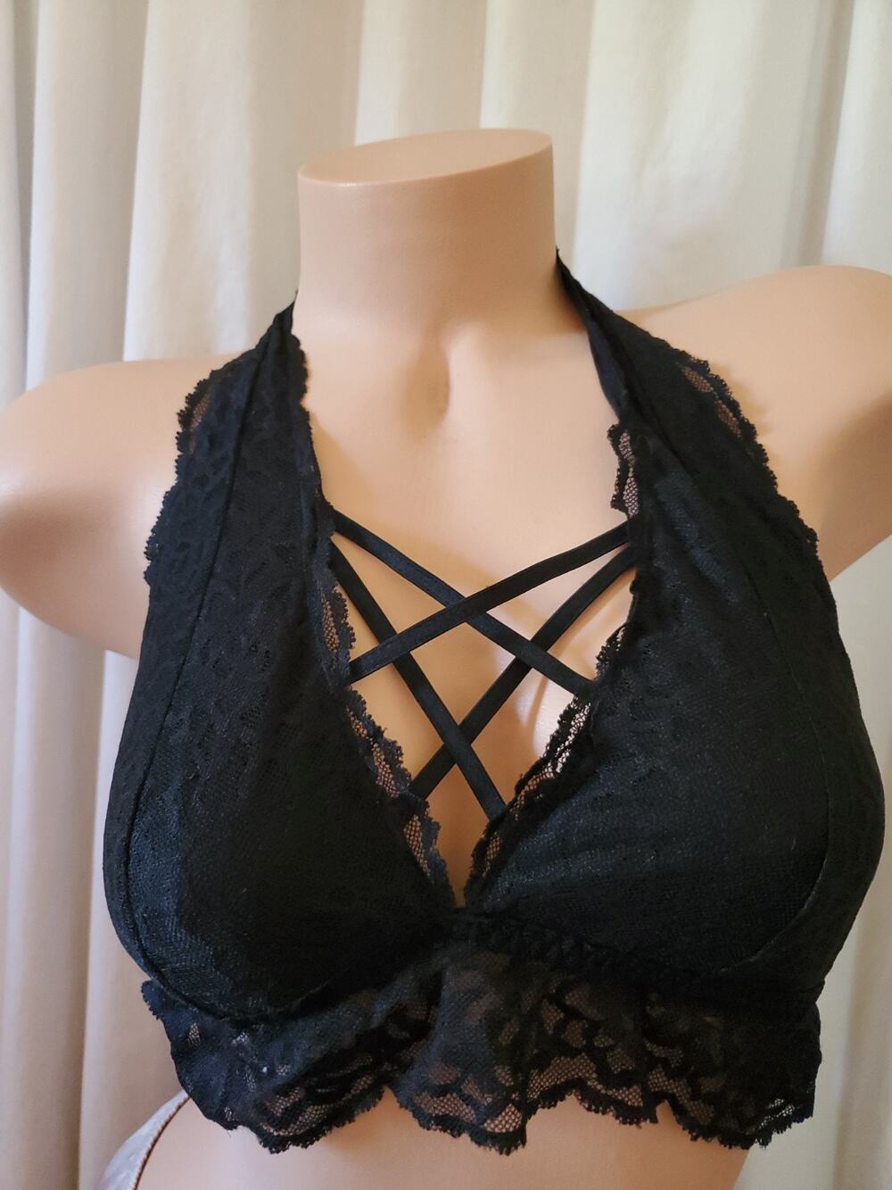 Victorias Secret PINK Black Lace Halter Bralette Large L Pentagram Strappy Front